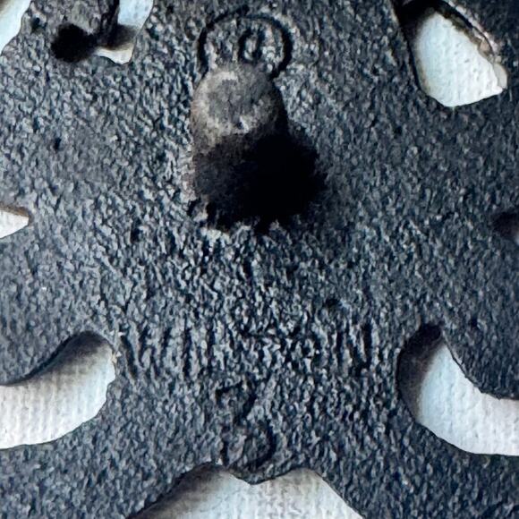 Vintage Cast Iron Wall Hook – "A Stitch in Time Saves Nine" – Wilton - Picture 3 of 3